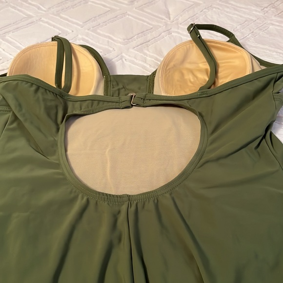 Bathing suit - Picture 3 of 3